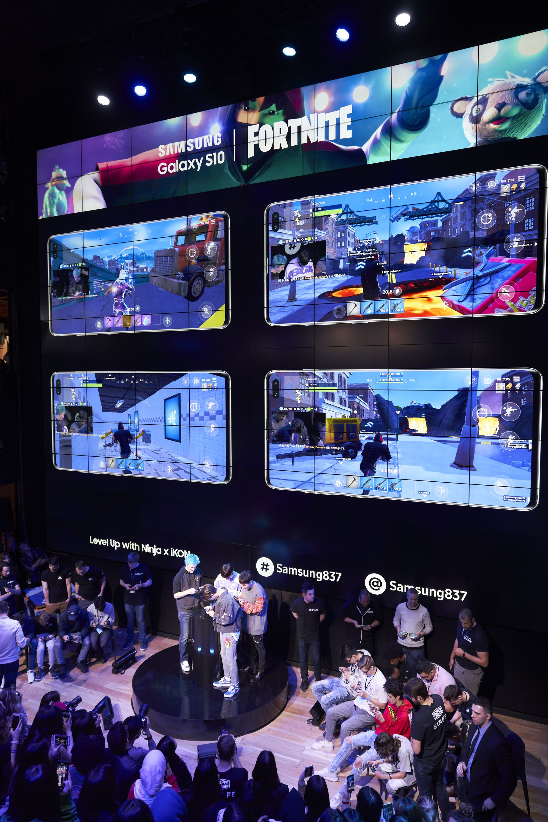 Wall of Galaxy S10 devices displaying live Fortnite gameplay at the Samsung Level Up event